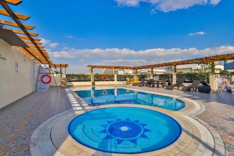 Landmark Summit Hotel 3