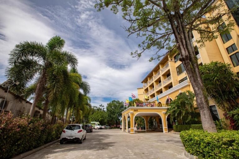 The Pineapple Hotel 3