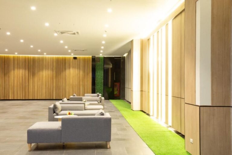 The Srivaree Airport Hote 4