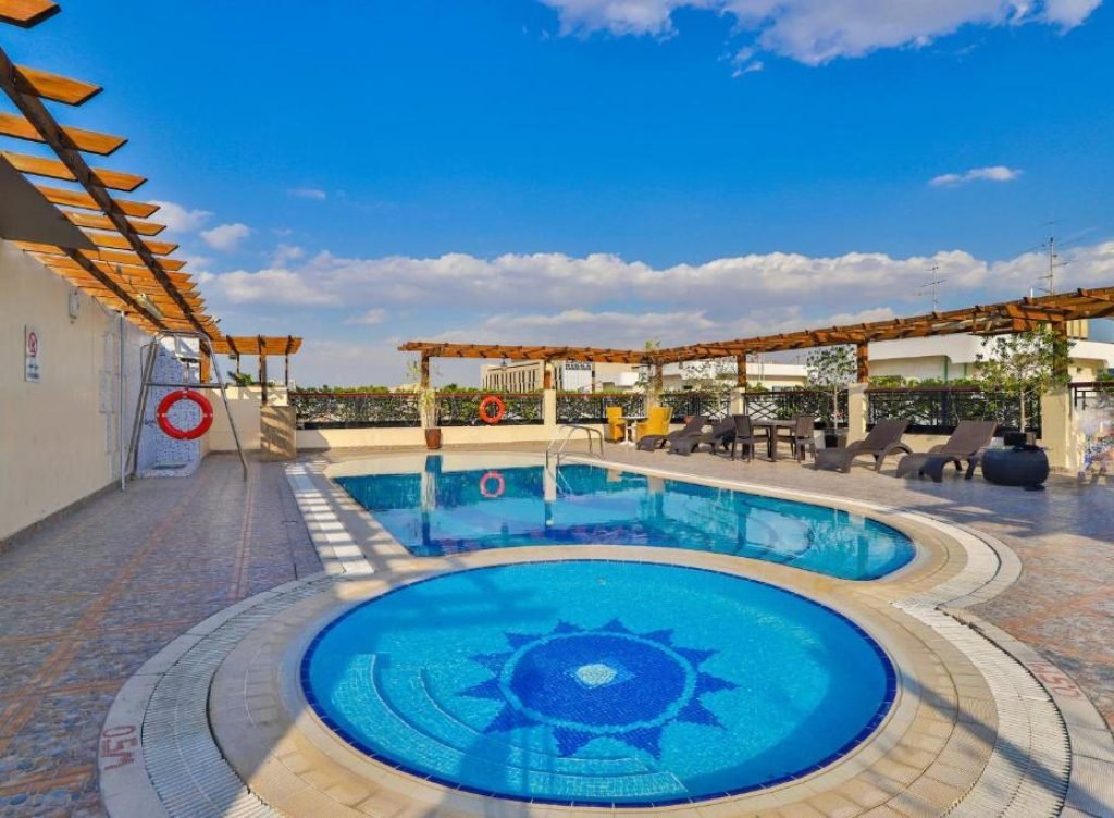 Landmark Summit Hotel 3